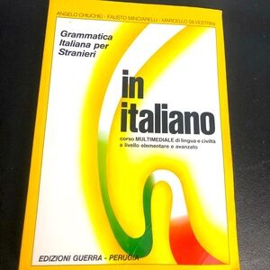 In italiano: Corso di lingua e civiltà a livello iniziale e avanzato